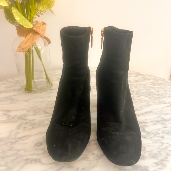 KARL LAGERFELD Paris Black Luxury Suede FIONA Gold Heel Booties Women's Sz 9 - Picture 2 of 7